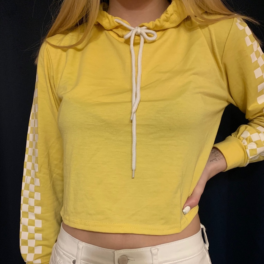 ✨Romwe Cropped Hoodie✨
•would fit small-medium